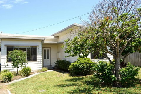 BLAIRGOWRIE BEACH SHACK..bay Beach Location - Accommodation Cooktown 0