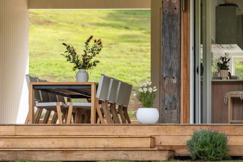 BRAND NEW Luxury Hinterland Cabin Flowing Creek2 - Accommodation Cooktown 4