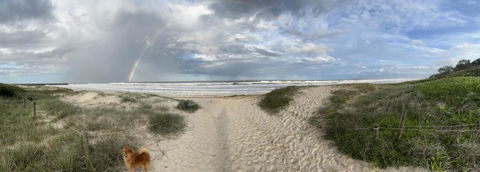 BRUNS BEACH HOUSE - Comfortable Holiday Accommodation At The Beach - Accommodation Cooktown 3