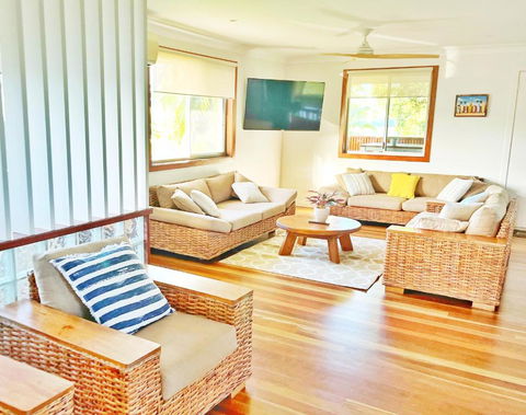BRUNS BEACH HOUSE - Comfortable Holiday Accommodation At The Beach - Accommodation Cooktown 2
