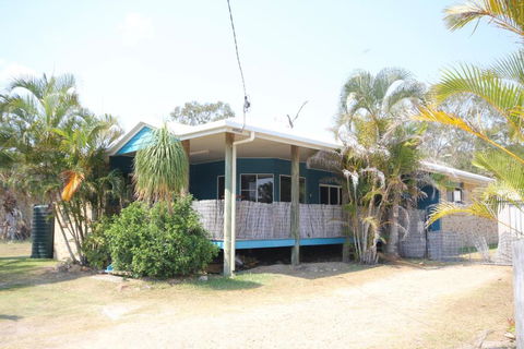 CASTAWAY BEACH HOUSE- NO Parties - NO Pets - Accommodation Cooktown 0