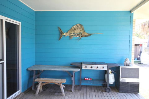 CASTAWAY BEACH HOUSE- NO Parties - NO Pets - Accommodation Cooktown 4