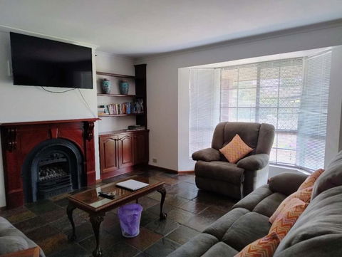 Charming 4BR Retreat Near Gawler - Accommodation Cooktown 1