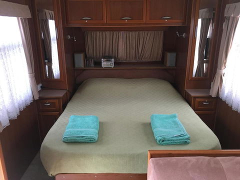 Comfortable Caravan - Accommodation Cooktown 4