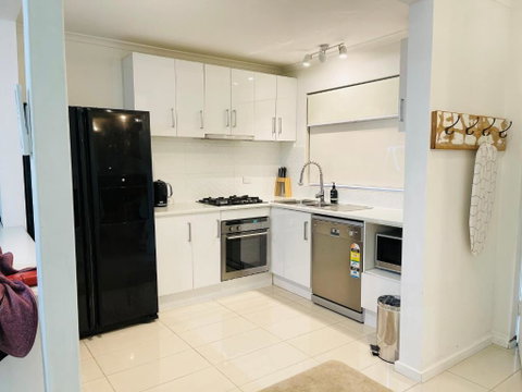 D101 Charming Apartment- Free Parking - Accommodation Cooktown 1