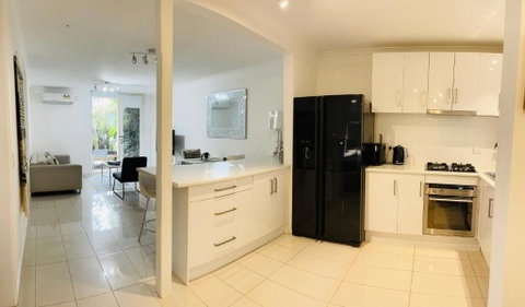 D101 Charming Apartment- Free Parking - Accommodation Cooktown 4