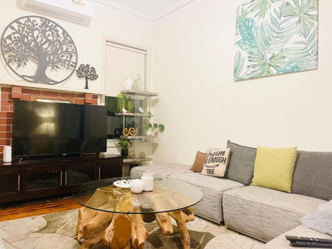 D108 Fantastic Sun Crescent Gathering - Accommodation Cooktown 4