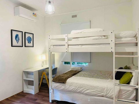 D123 Super Sun Shine Stay - Accommodation Cooktown 1