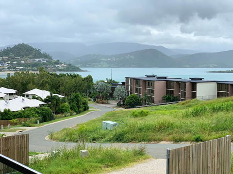 DAYDREAMING Airlie Beach, Water Views & Only 200m To Boardwalk. - Accommodation Cooktown 2