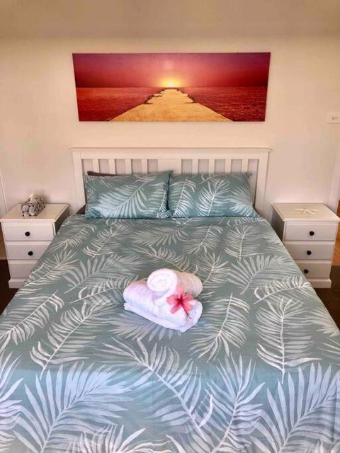 DELUXE Escape! Central, NEW & Spacious 3 Bed - Accommodation Cooktown 1