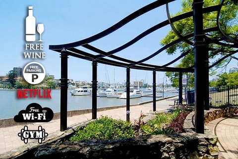 2BR Lovely River , Retreat Pool, Gym, Wine, Netflix - Accommodation Cooktown 0
