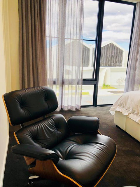 3 Bedroom Executive Luxury Beachside Townhouse - Accommodation Cooktown 3