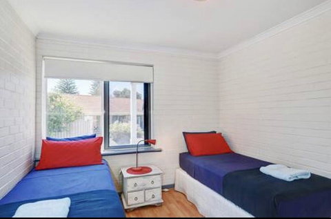3 Oceans Apartments - Scarborough - Accommodation Cooktown 1