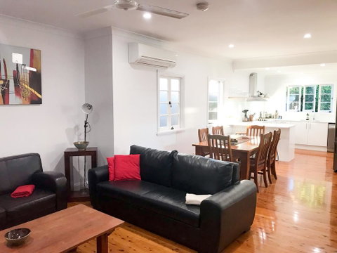 4 Bedroom House - Walk To Southbank - Accommodation Cooktown 3