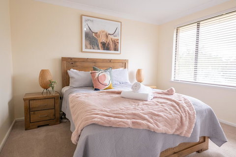 42 Rosemary Lane - Central Orange - Spacious Family Home - Quiet Lane - Accommodation Cooktown 0