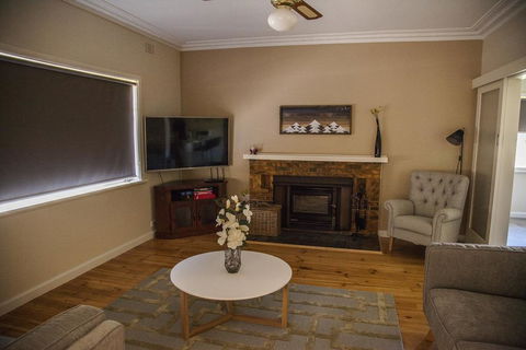 725 Myrtleford-Yackandandah Road - Accommodation Cooktown 2