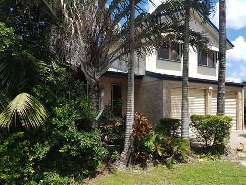 8 Hakea Place - Family Home On A Quiet Street, Close To Beach & Shops, Pet Friendly - Accommodation Cooktown 0