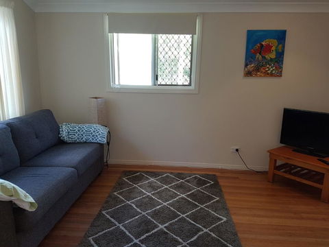 8 Hakea Place - Family Home On A Quiet Street, Close To Beach & Shops, Pet Friendly - Accommodation Cooktown 3
