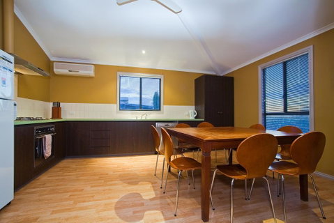 9 Skipjack Circle - Lovely Pet-Friendly Holiday Home With A Breezeway - Accommodation Cooktown 2