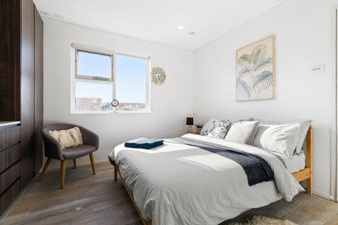 A Bright & Comfy Beach Studio, 5min Walk To Bondi Beach - Accommodation Cooktown 0