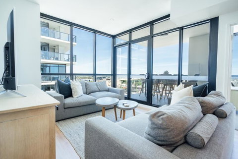 A Cut Above The West - Pool - Rooftop Bar - Gym - Wifi - Accommodation Cooktown 1