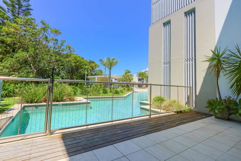 A Deluxe Swim Up - Drift Apartments South - Accommodation Cooktown 1