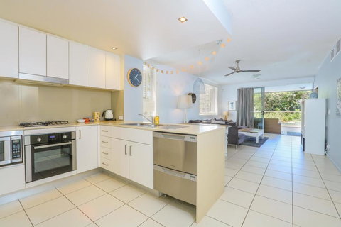 A Deluxe Swim Up - Drift Apartments South - Accommodation Cooktown 2