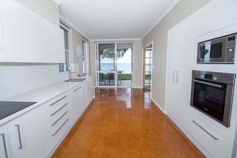 A Foreshore - Salamander Bay - Accommodation Cooktown 0