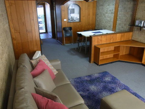 A Furnished Townhouse In Goulburn - Accommodation Cooktown 2