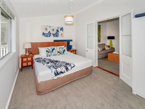 A Touch Of The Bahamas On McKenzie MK3 - Accommodation Cooktown 2