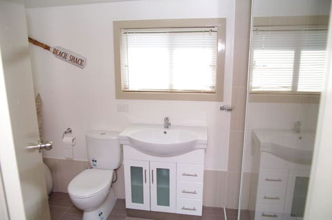 AAA Views, 2 View Street - Accommodation Cooktown 3