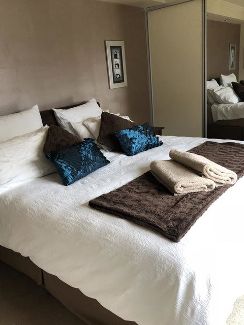 About Time Retreats- Studio Seven - Accommodation Cooktown 3