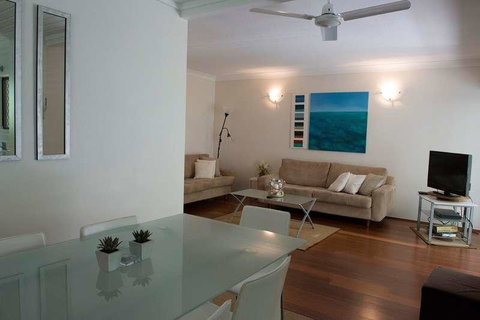 Absolute Beachfront - Mooloolaba - Accommodation Cooktown 2