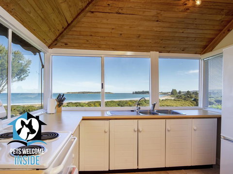 Absolute Beachfront 3BR 2BA Home W/ Beach Track - Accommodation Cooktown 3