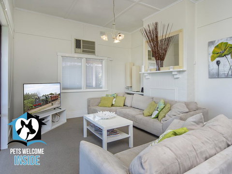 Absolute Beachfront 3BR 2BA Home W/ Beach Track - Accommodation Cooktown 1