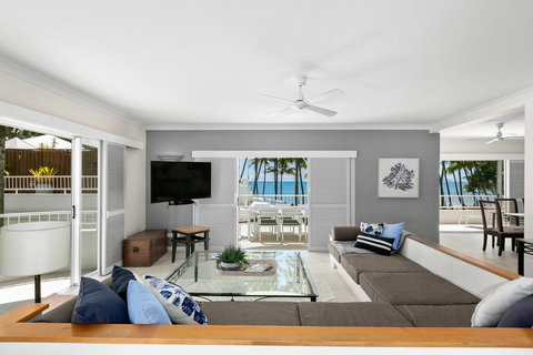 Absolute Beachfront Apt. With Private Pool In Alamanda Beachfront Resort (48) - Accommodation Cooktown 2