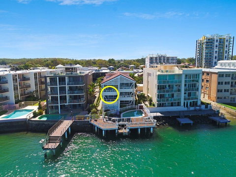 Absolute Waterfront On The Pumicestone Passage - Accommodation Cooktown 0