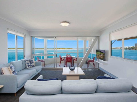 Absolute Waterfront On The Pumicestone Passage - Accommodation Cooktown 3