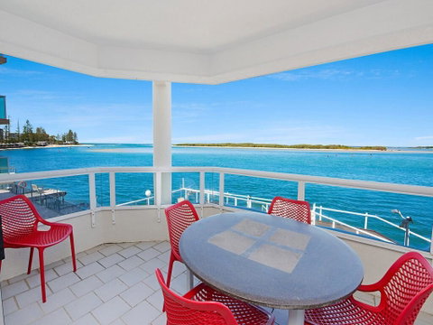 Absolute Waterfront On The Pumicestone Passage - Accommodation Cooktown 2