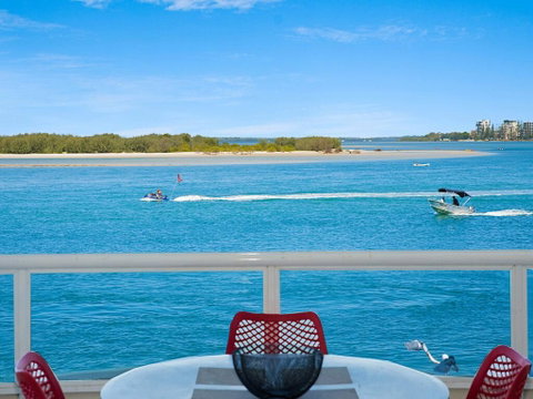 Absolute Waterfront On The Pumicestone Passage - Accommodation Cooktown 1