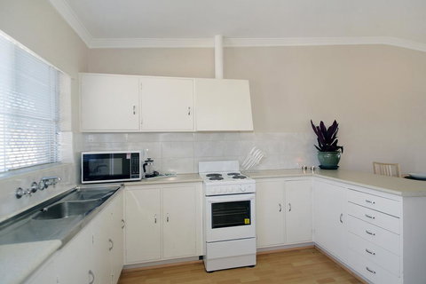 Acacia Holiday & Business Stay - Accommodation Cooktown 2