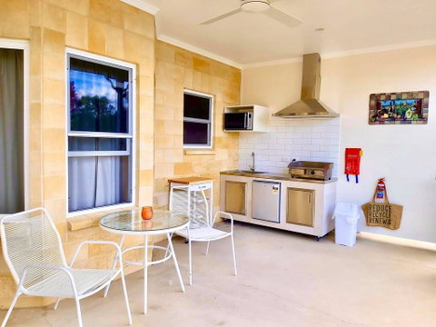 Accommodation Creek Cottages & Sundown View Suites - Accommodation Cooktown 2
