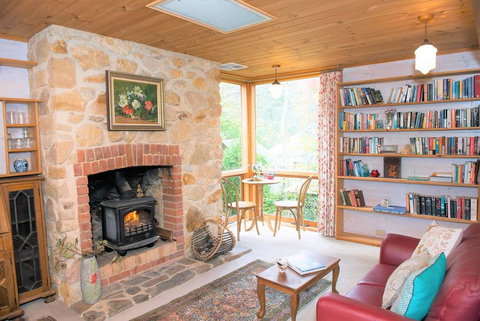 Adelaide Hills 'Camellia Cottage' - WiFi - Accommodation Cooktown 0