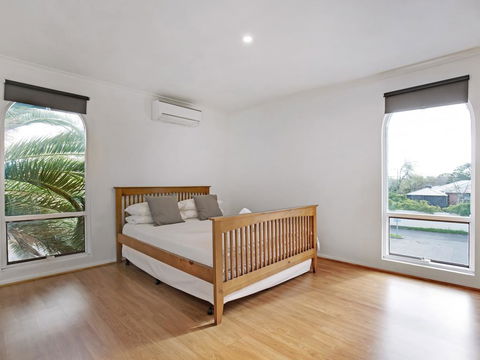 Adelaide Holiday Homes - Accommodation Cooktown 0