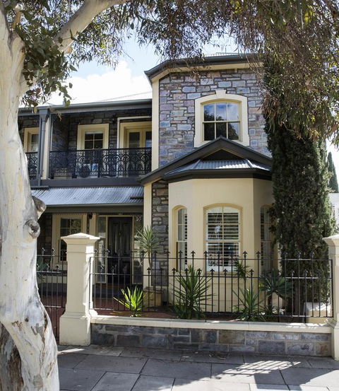 Adelaide Mackinnon - Accommodation Cooktown 3