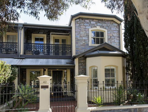 Adelaide Mackinnon - Accommodation Cooktown 1