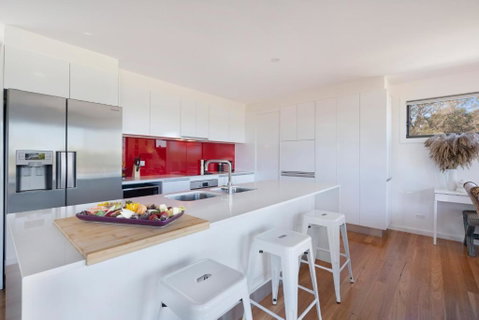 EAST52A - Lake Views - Accommodation Cooktown 2