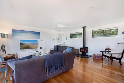 EAST52A - Lake Views - Accommodation Cooktown 1