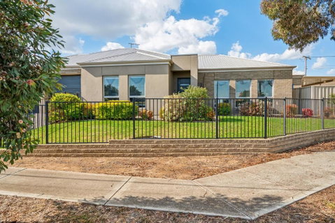 Enfield Executive - Accommodation Cooktown 0