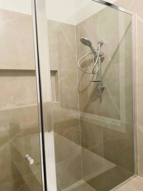 Entire 4 Bedroom Brand New Home In Melton South ! - Accommodation Cooktown 3